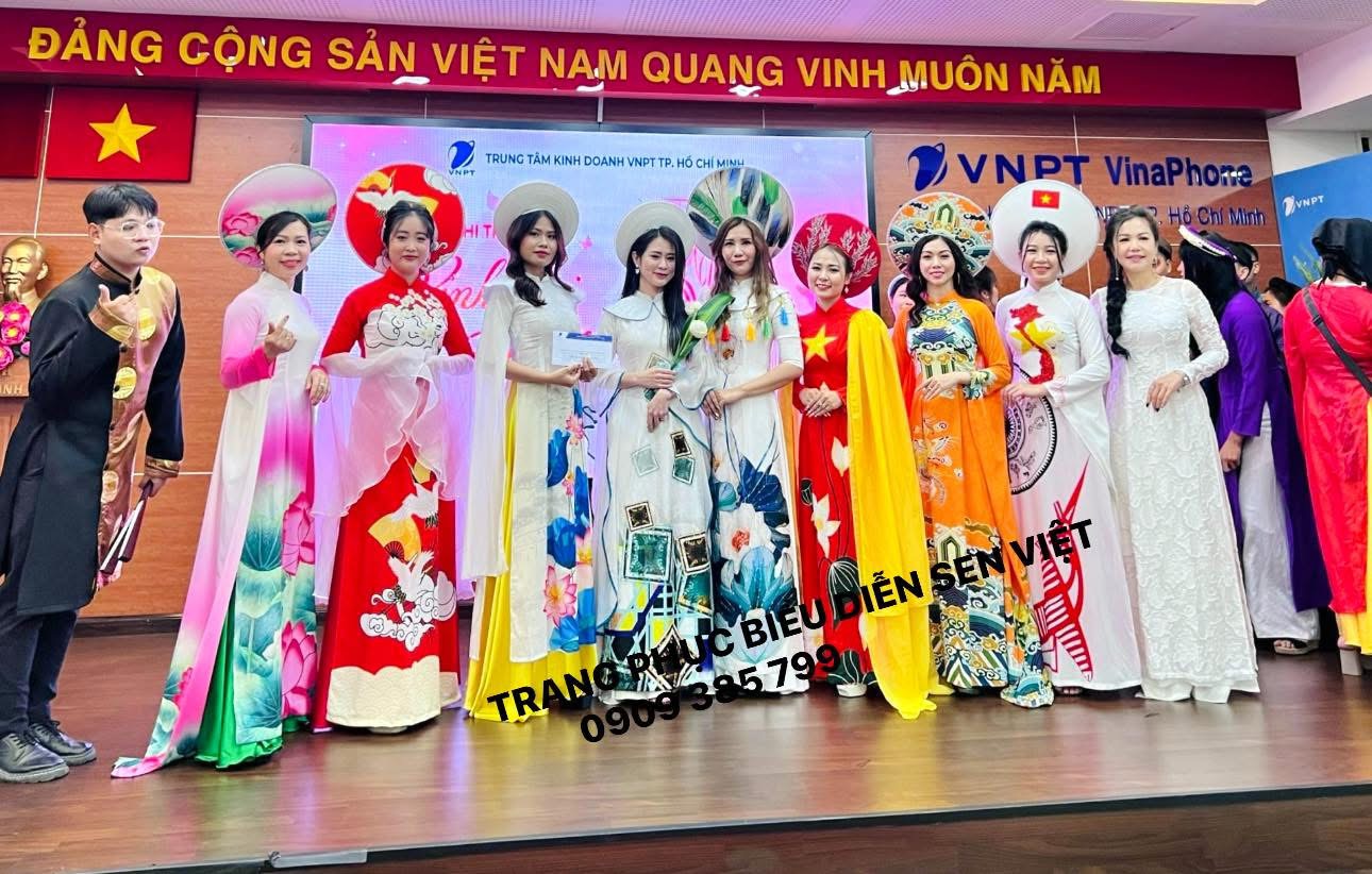 ÁO DÀI TRÌNH DIỄN nhận giải